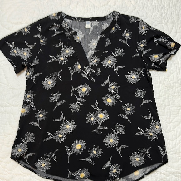 Old Navy Tops - Old Navy Short Sleeve Print Top